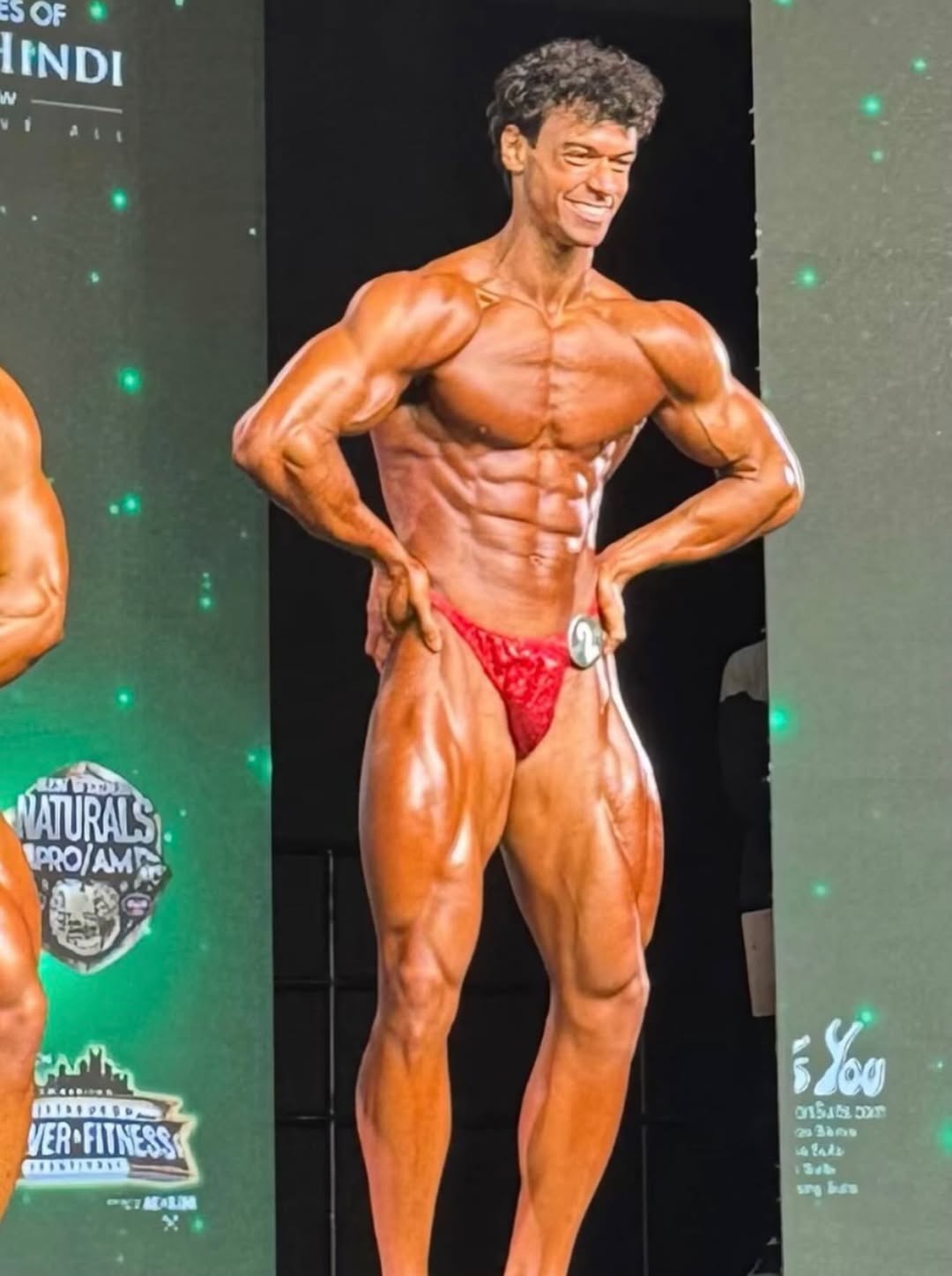 Victor Alexandre em competição de fisiculturismo