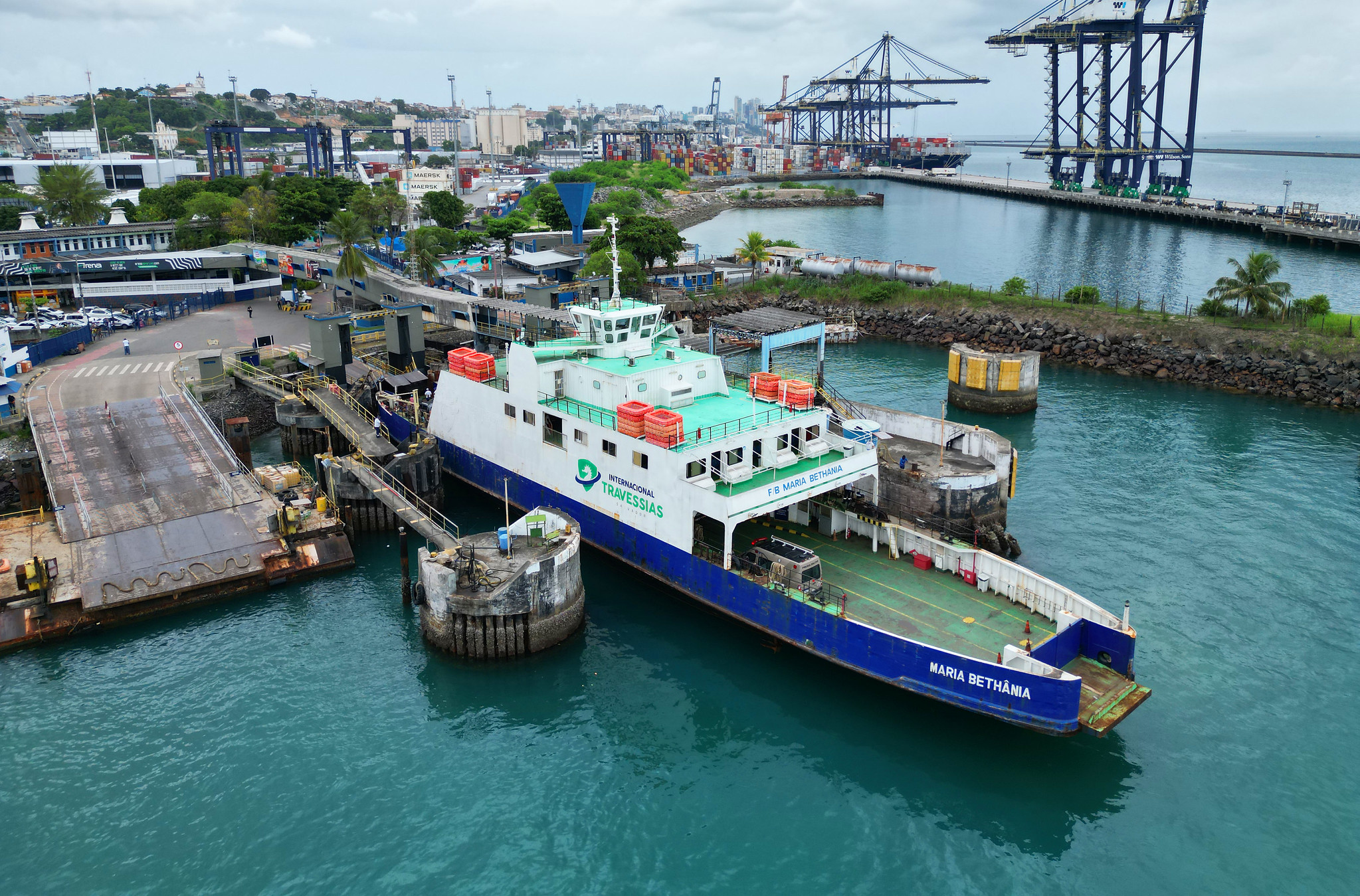 Um mês depois, governo assina contrato com empresa que vai comprar ferry-boat