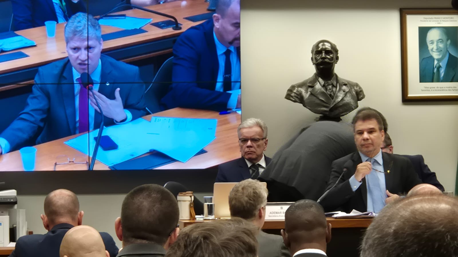 DIRETO DE BRASÍLIA: Marcel van Hattem e Zé Neto batem boca em audiência na Câmara após acusações contra ministro de Lula; assista