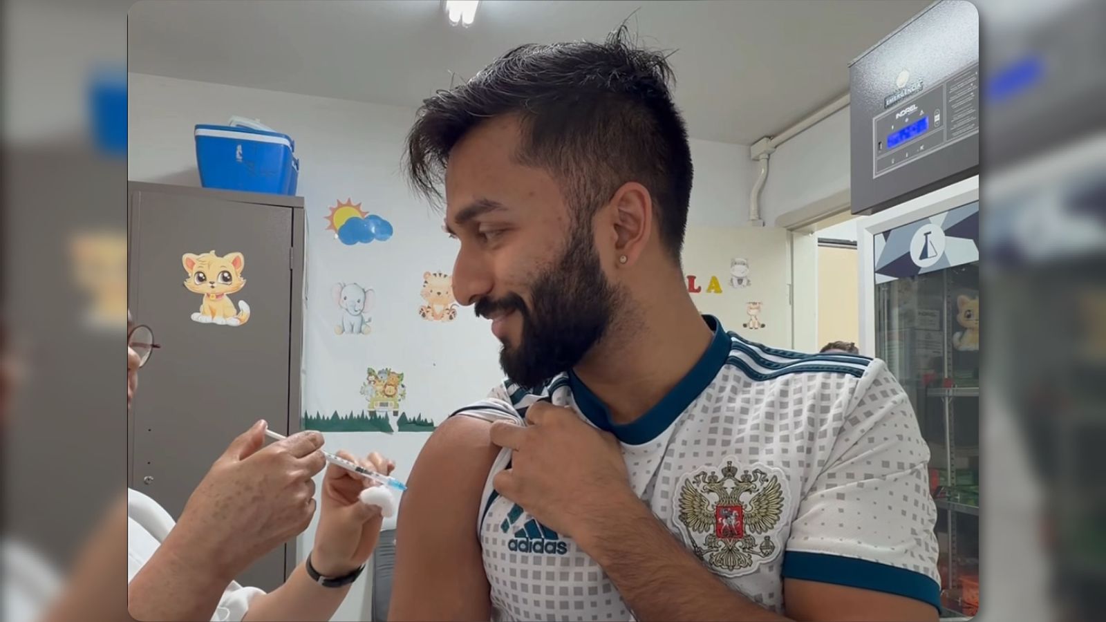 Sheik indiano viraliza ao relatar experiência no SUS