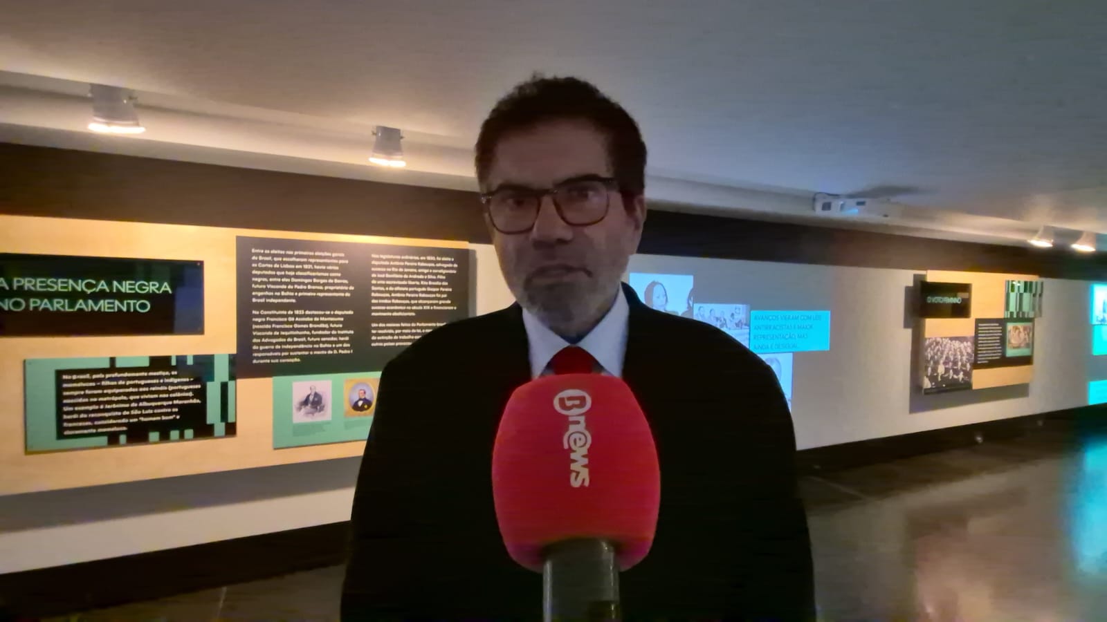 José Rocha defende direito de Flávio Bolsonaro se defender após áudios vazados com Vorcaro, mas afirma que deve pagar se for culpado