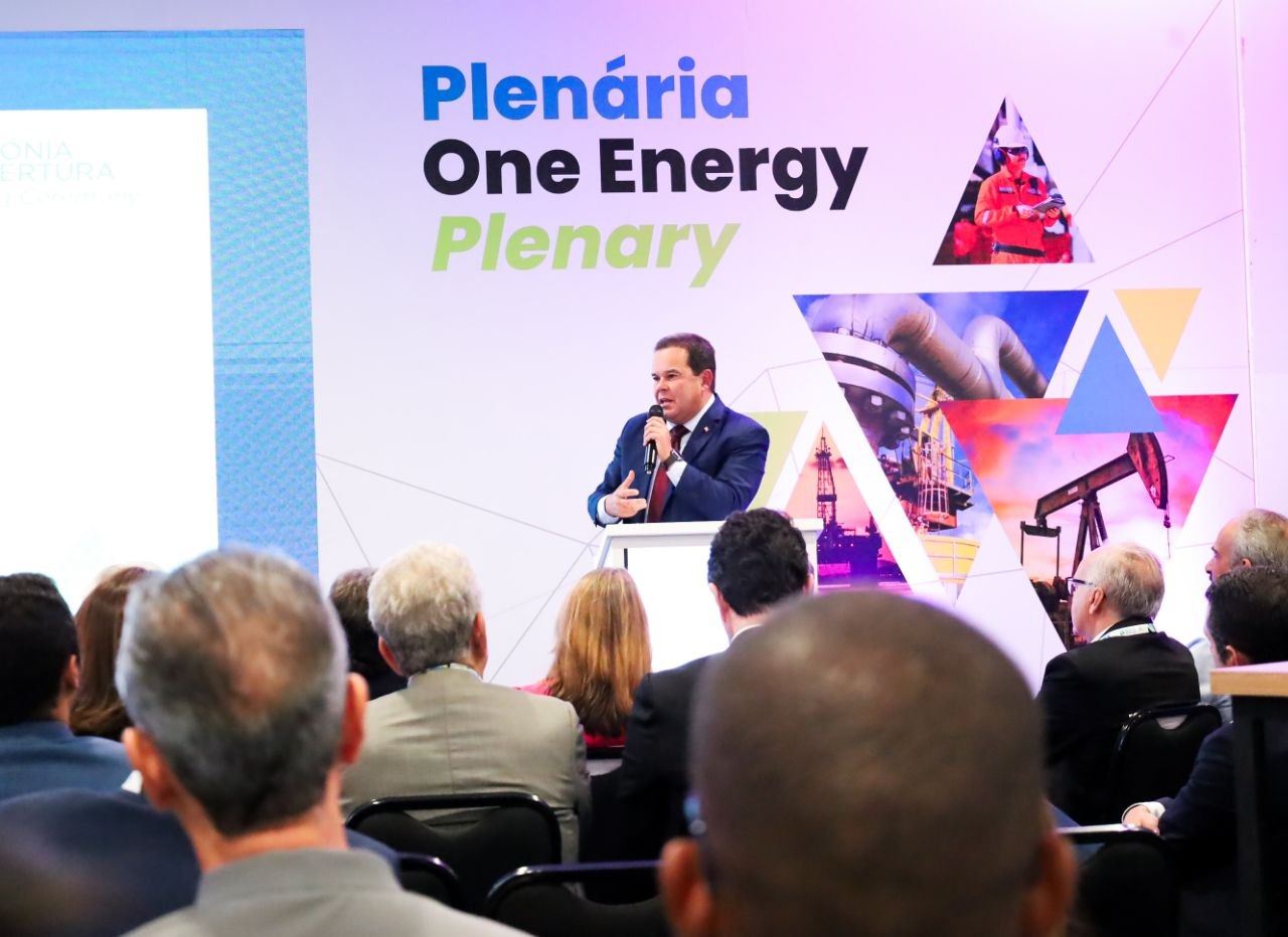 Geraldo Júnior destaca liderança da Bahia na nova economia energética: “A Bahia deu início à história do petróleo no Brasil”