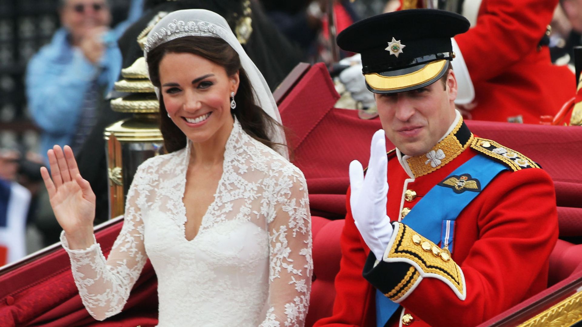Pedaço de bolo de casamento de William e Kate Middleton vai a leilão; saiba valor