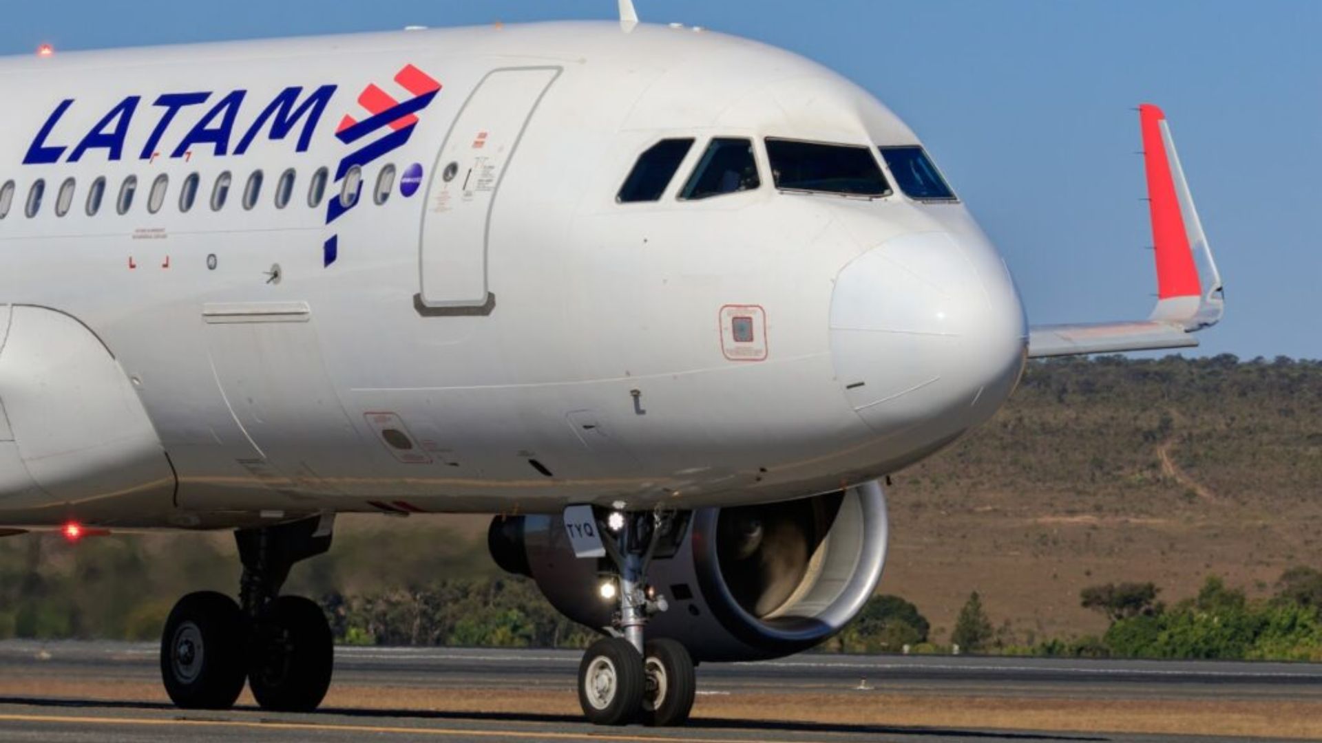 CONFUSÃO NO AEROPORTO: Prefeito é retirado de avião pela PF após impedir decolagem de voo