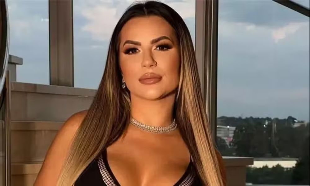 Deolane Bezerra