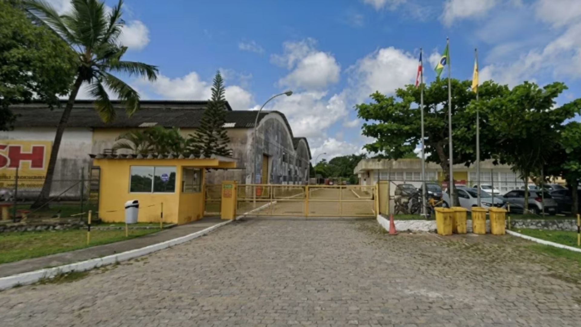 TERROR NO CIA: Grupo armado invade complexo industrial em Simões Filho e destrói fábrica