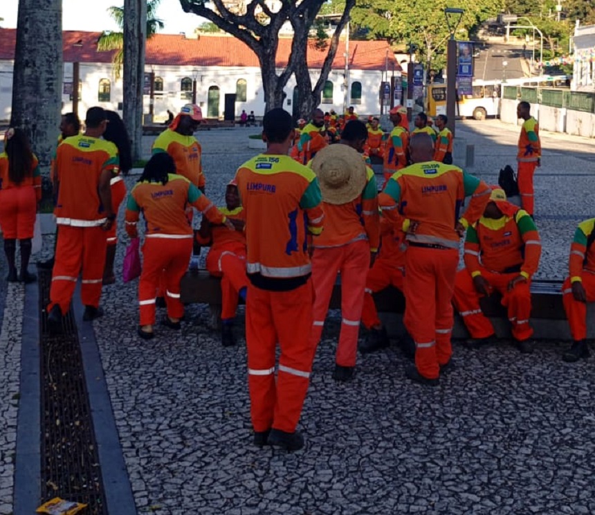 Trabalhadores da limpeza urbana encerraram greve nesta terça (23). Foto: Divulgação / Sindlimp-BA