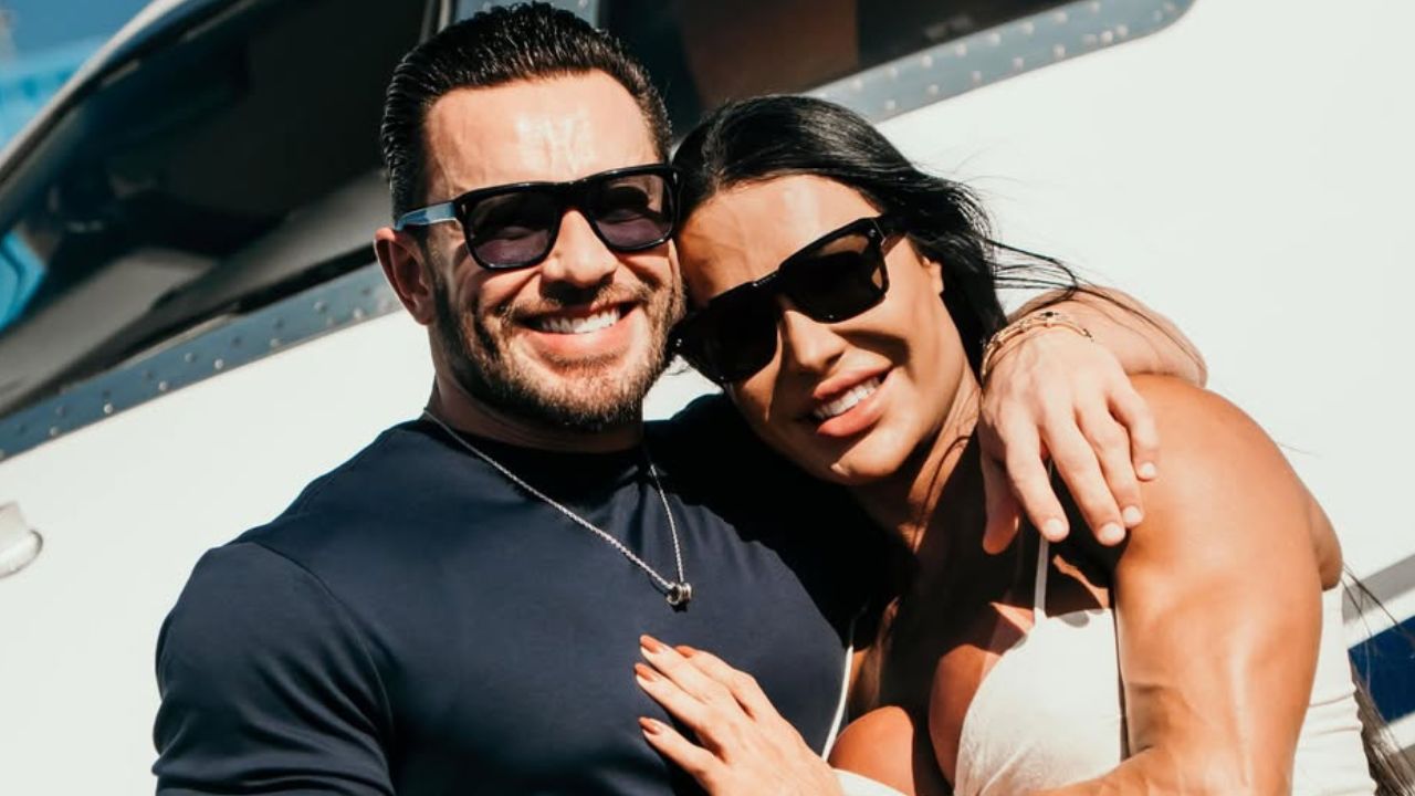 Gracyanne Barbosa celebra aniversário de namorado em viagem: "Te amo com todas as letras"