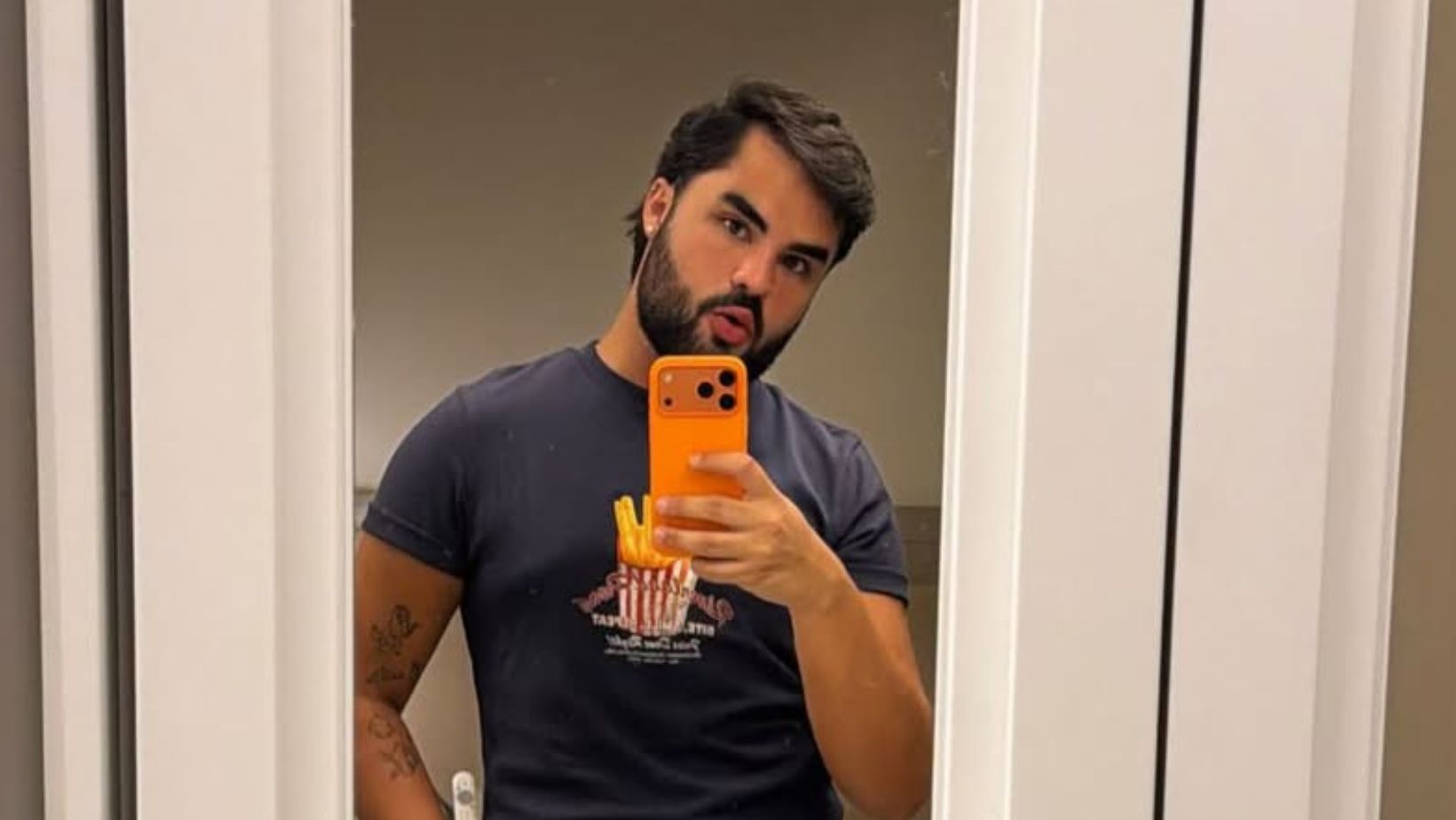 Lucas Guedez passa sufoco na imigração dos EUA ao desembarcar para assistir a Copa do Mundo: “I am gay! I am no futebol”