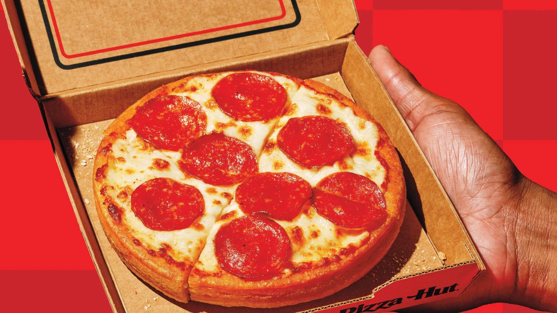 FALIU? Tradicional rede de pizzarias anuncia fechamento de restaurantes e demissão em massa de funcionários