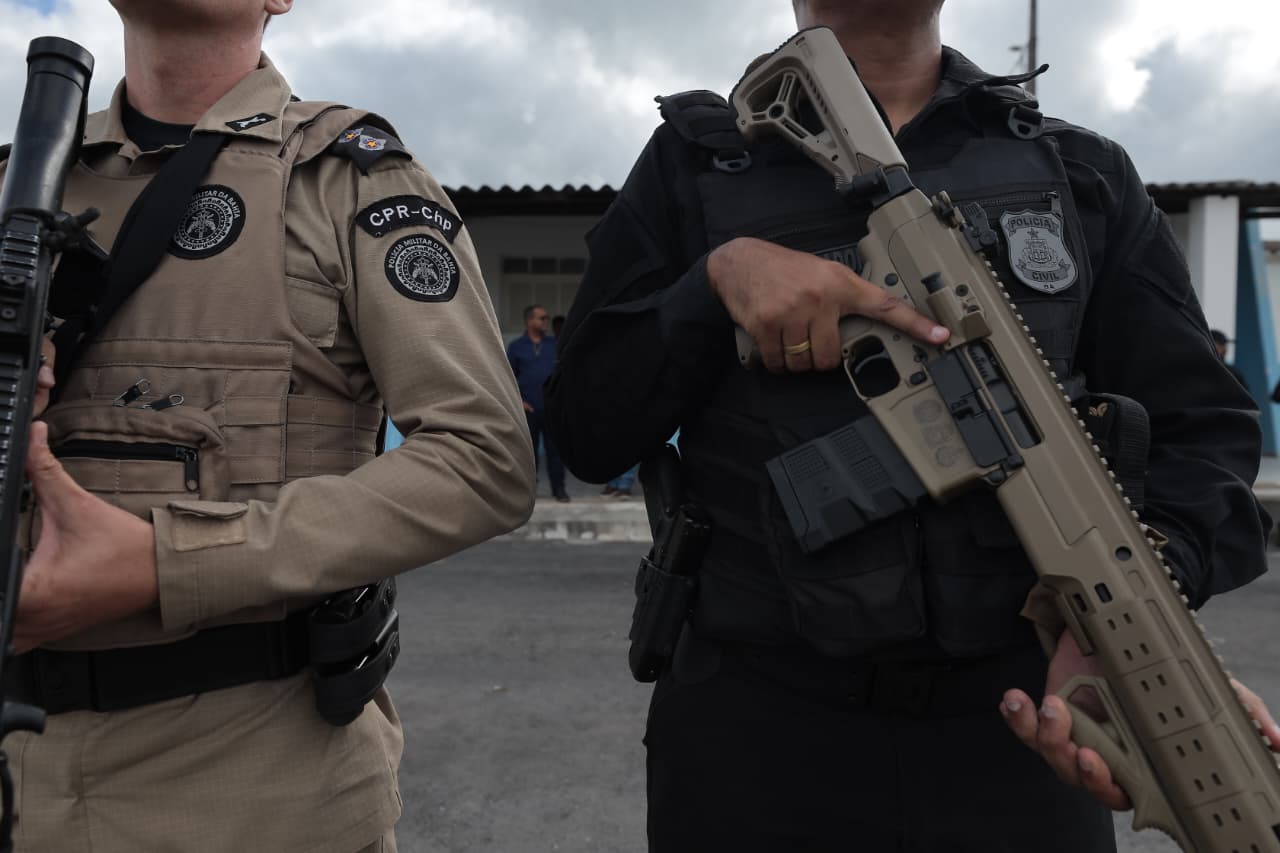 Operação conjunta contra organização criminosa termina com jovem presa e arsenal apreendido no extremo sul da Bahia