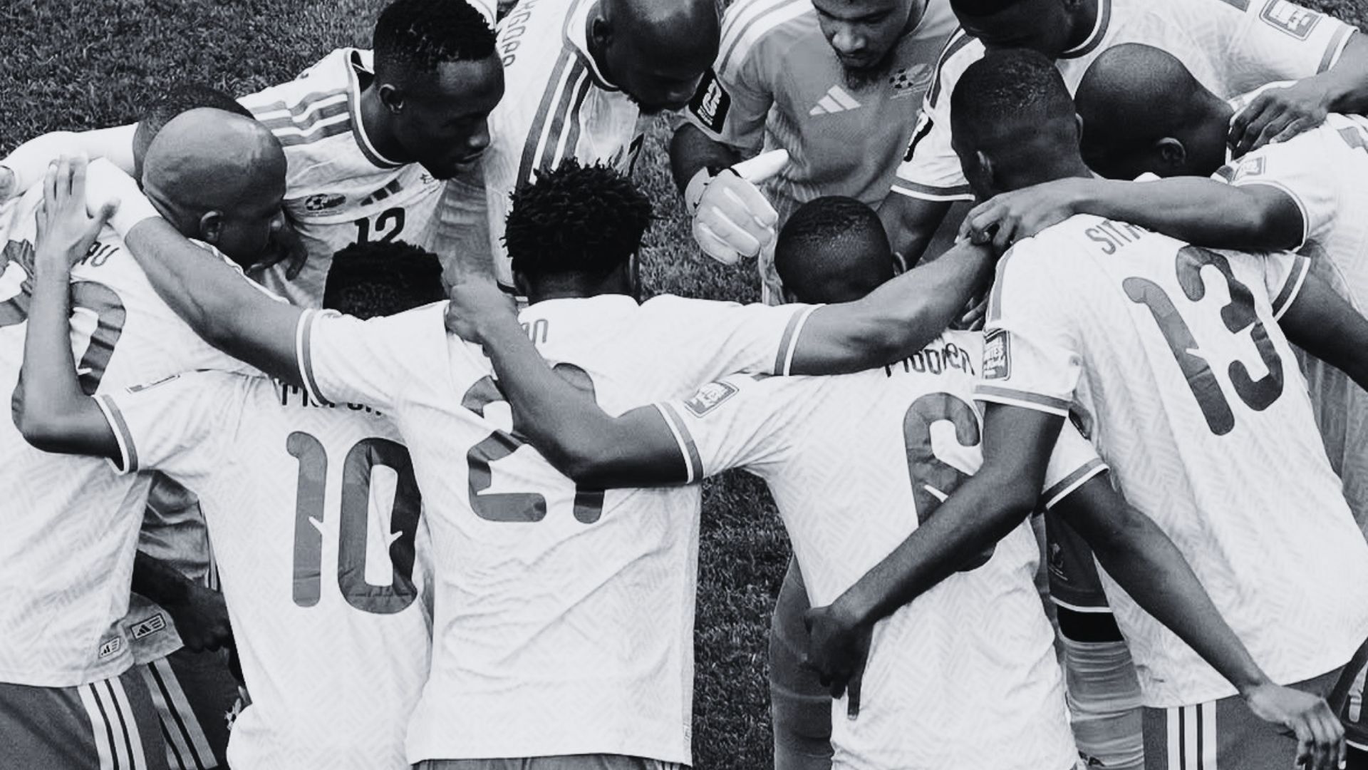 Morre jogador da seleção da África do Sul que disputou a Copa do Mundo, aos 25 anos