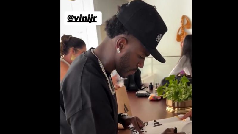 Vini Jr. de cara nova: confira o novo visual do craque