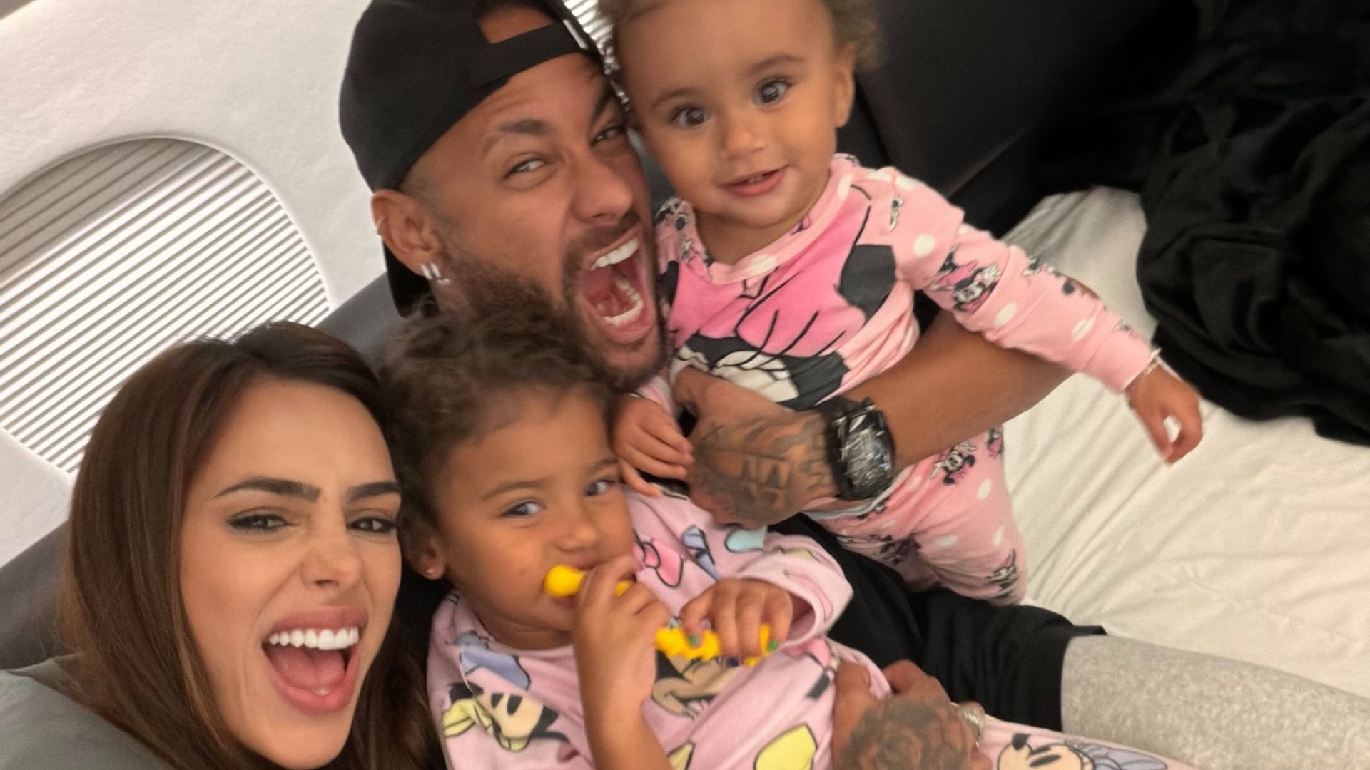 Bruna Biancardi chama atenção por atitude com Helena em festa de aniversário 