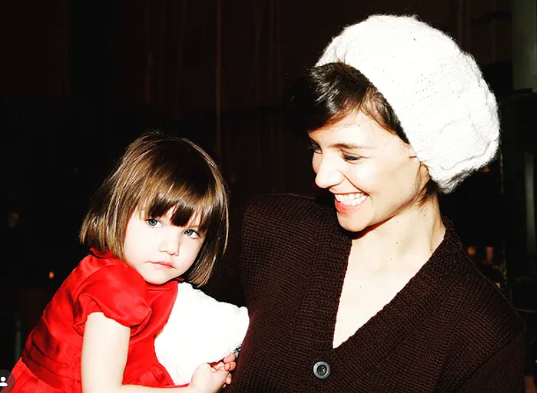 Foto: Suri  e Katie Holmes | Reprodução: redes sociais @suricruise_sc