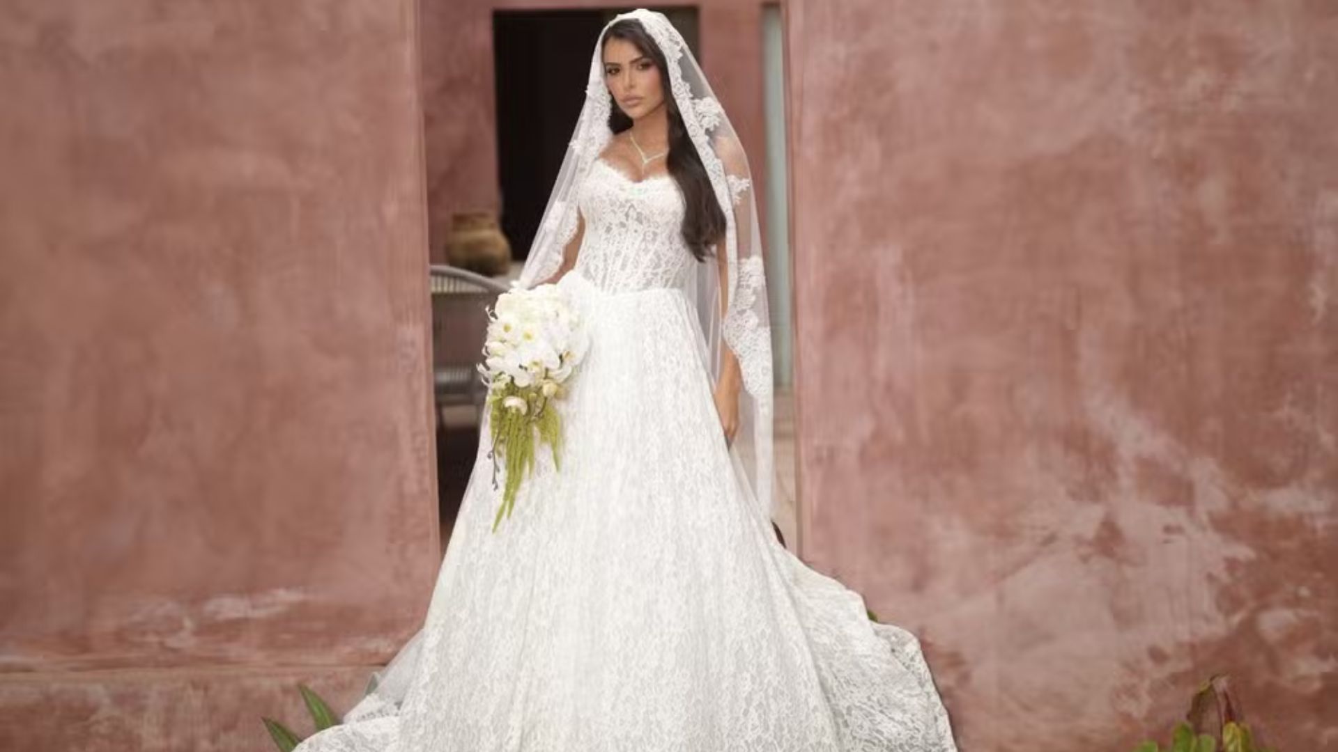 Neymar e Biancardi marcam presença em casamento intimista de Gabriel Medina e Isabella Arantes; veja fotos 