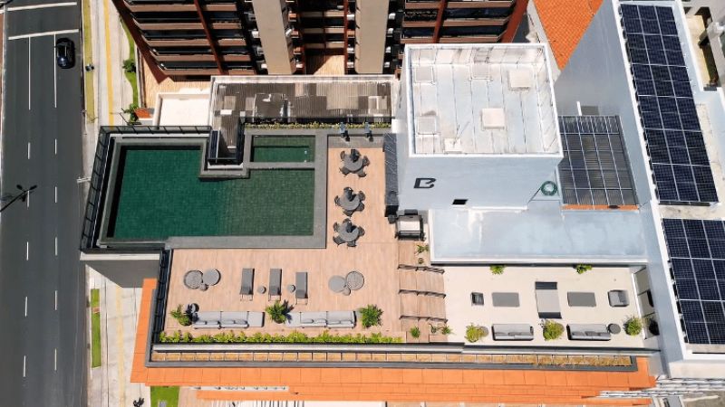 Cobertura em prédio de luxo na orla de pode ser demolida por excesso de altura; multa pode passar de R$ 20 milhões