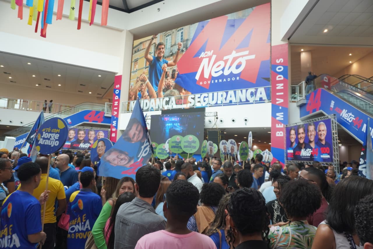 Apoiadores de ACM Neto lotam o Centro de Convenções de Salvador