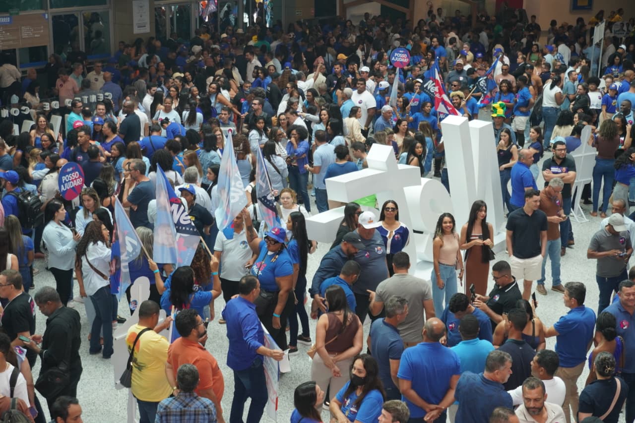 Apoiadores de ACM Neto lotam o Centro de Convenções de Salvador
