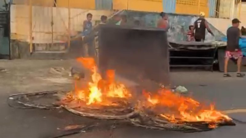 Moradores realizaram protestos após as vítimas serem mortas na ação policial