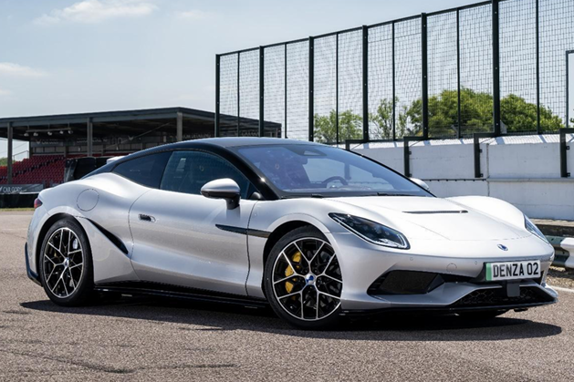 O Denza Z na configuração Spider (conversível) tem 1.604 cv de potência e 1.240 Nm de torque  e alcança 0 a 100km/h em 2,3 segundos, com 400km de autonomia