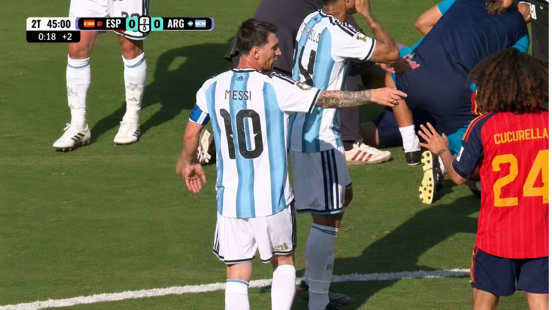 Jornal inglês detona Messi após confusão com jogador da Espanha na final da Copa do Mundo: “Se transformou em uma criança petulante”