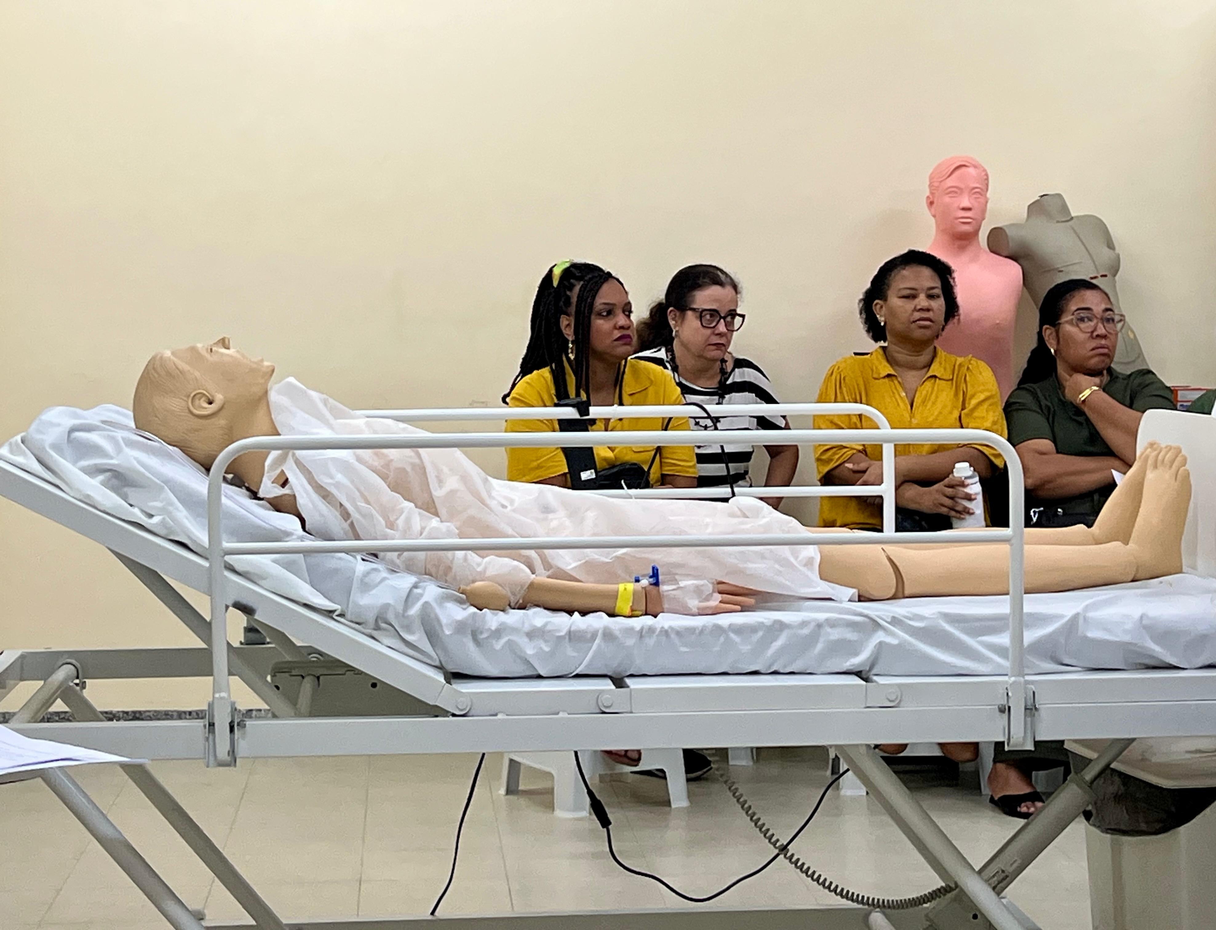 Escola de Enfermagem da UFBA e Hospital de Brotas firmam parceria para reciclagem técnica de profissionais