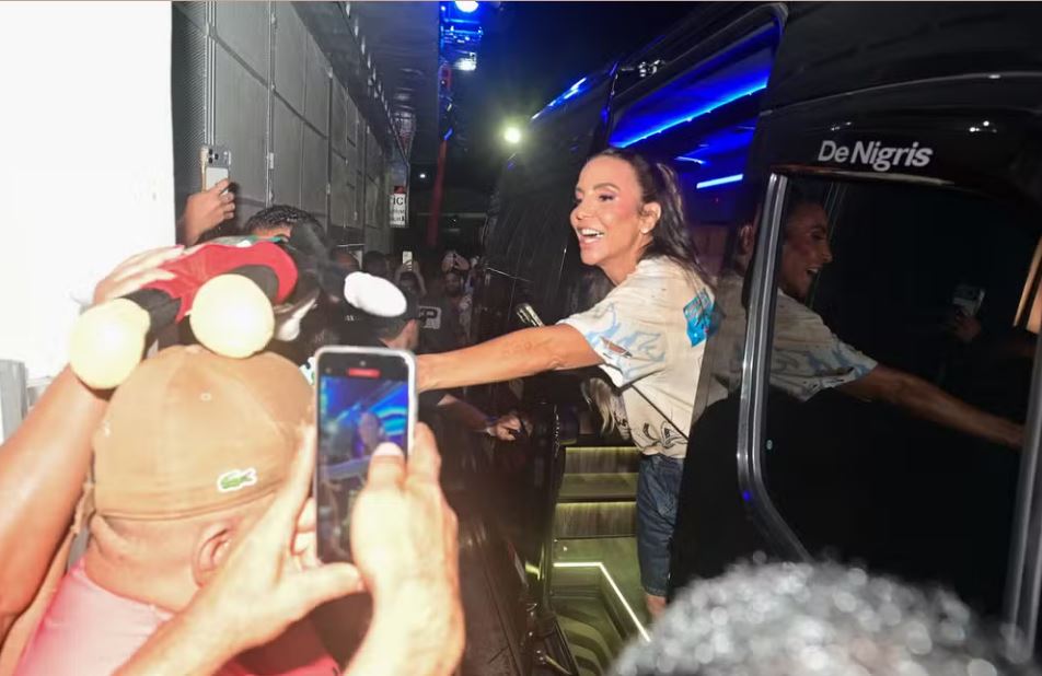 Ivete Sangalo chegando em Fortaleza para o Fortal 2026
