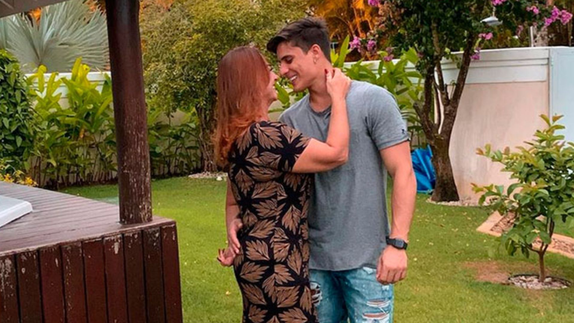  Ex da mãe de Neymar surpreende e implora por reconciliação: "Me faz feliz de novo"