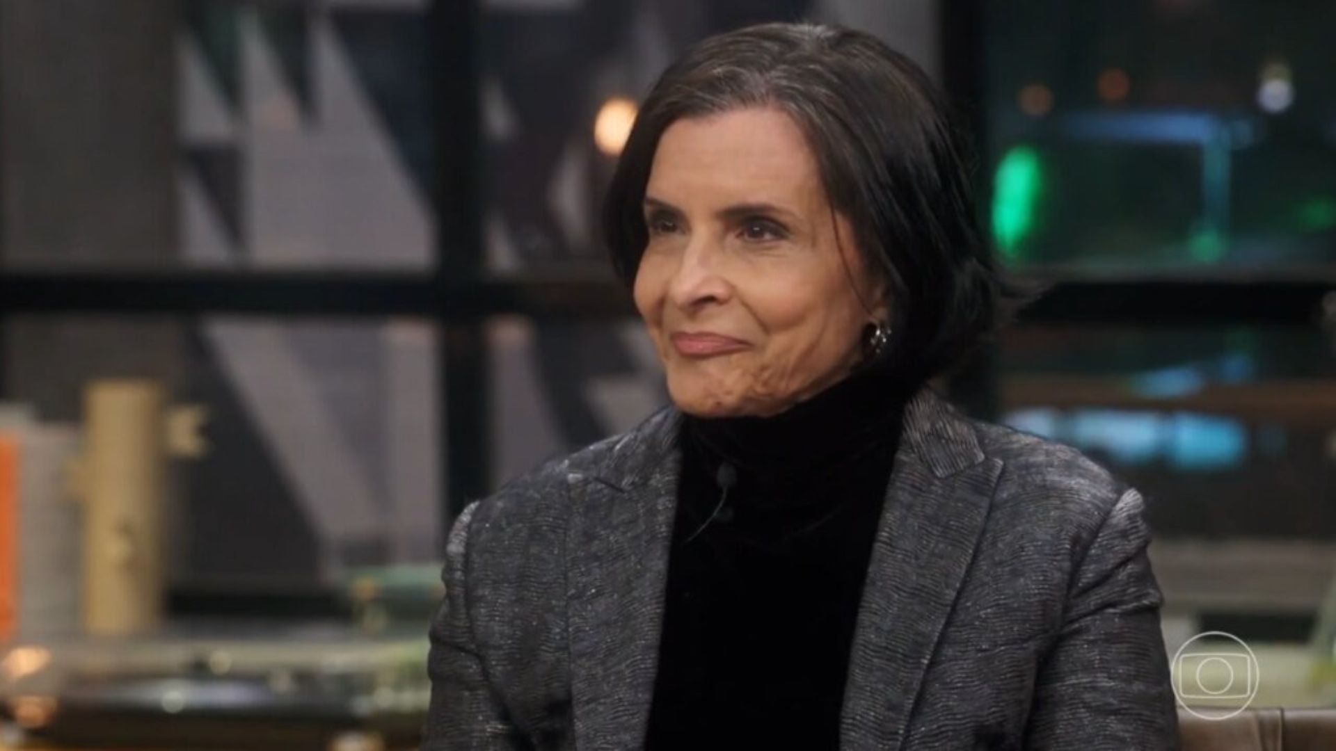  Cantora famosa reage após polêmica sobre maconha e dispara: "Fumo há 50 anos e não sou viciada" 
