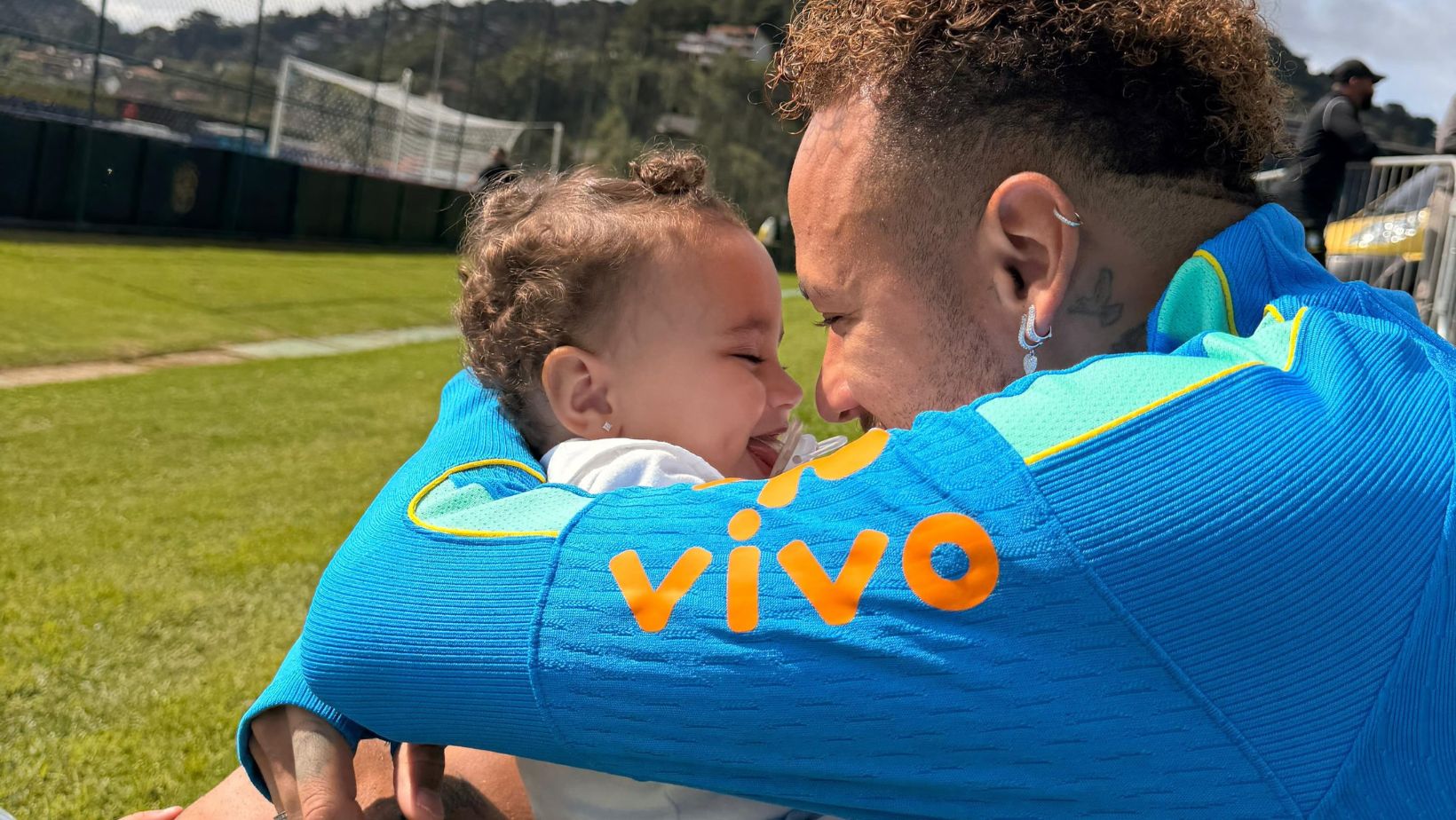 Neymar Jr. encanta a web após compartilhar cliques raros para celebrar primeiro aniversário de Mel