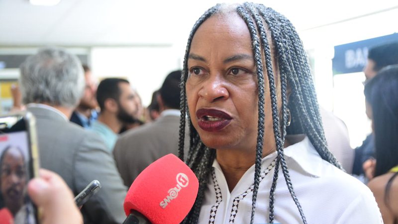 deputada olivia santana