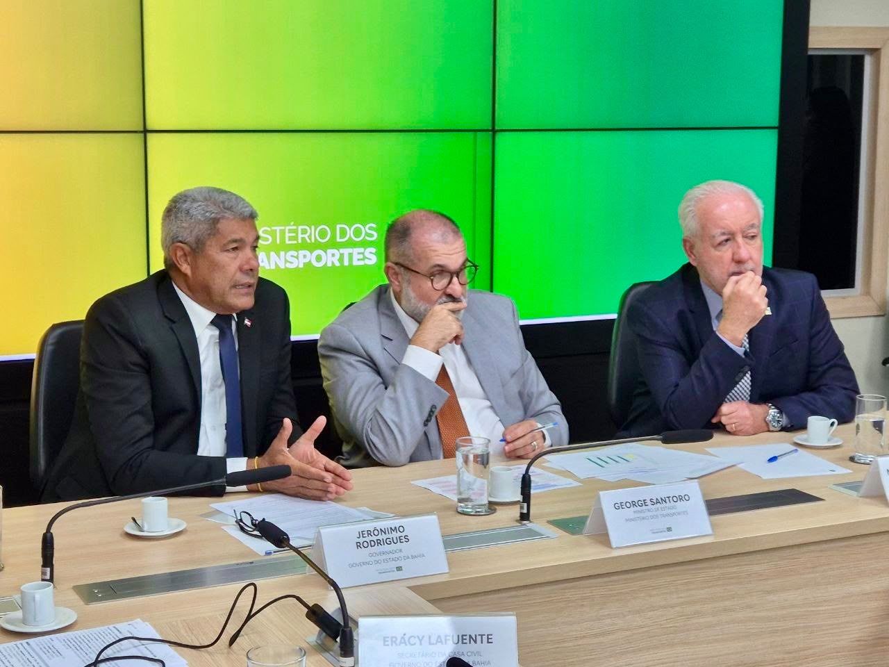 BR-324 vai a leilão após análise do TCU, diz Jerônimo em Brasília