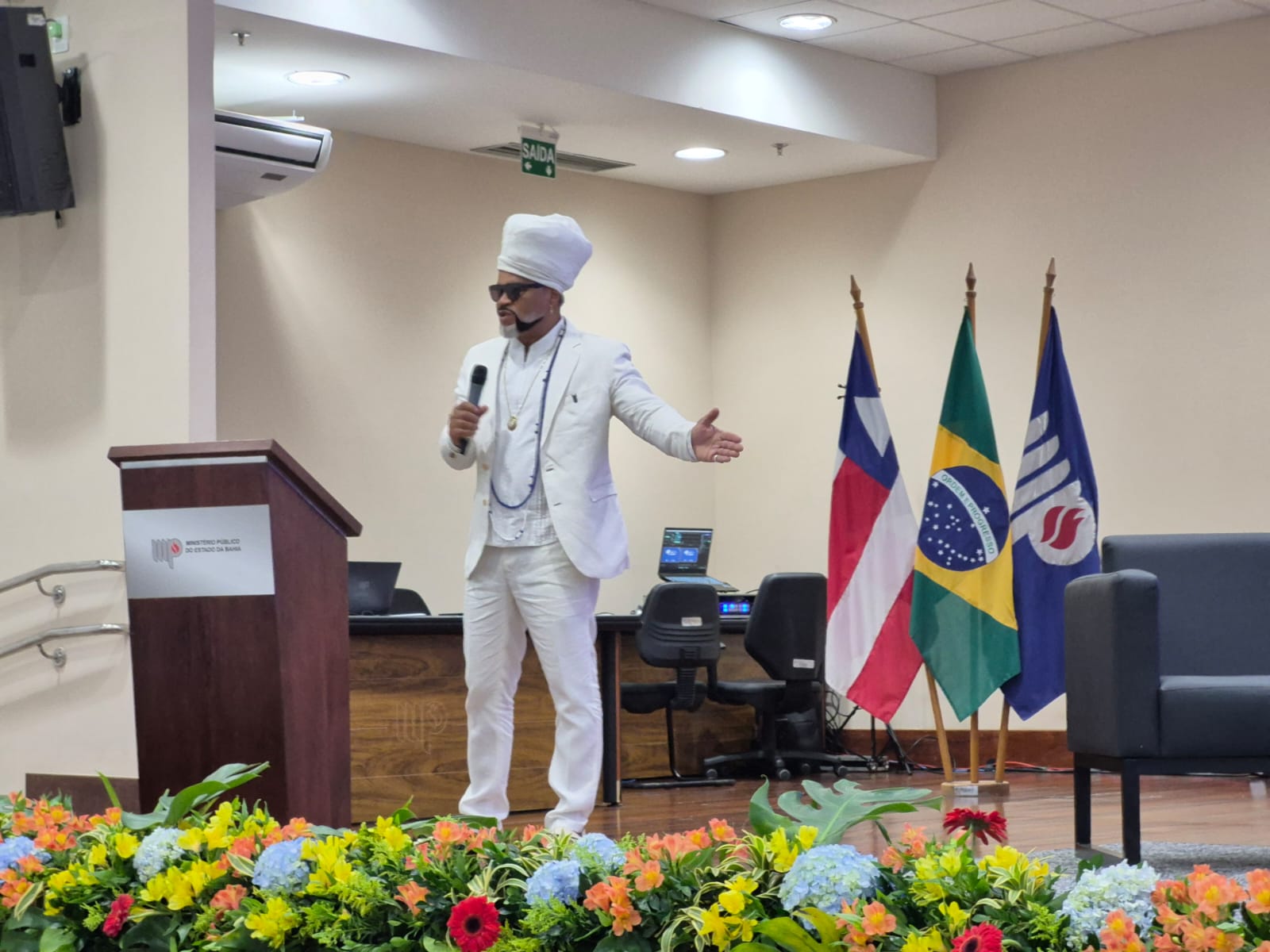 "Trabalhamos 365 dias para entregar sete de Carnaval", critica Carlinhos Brown ao defender sustentabilidade do terceiro setor na Bahia - QTU Questões do Universo
