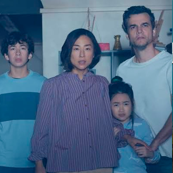A atriz americana Greta Lee interpreta Ann, a mãe da família - Imagem: Reprodução/Netflix