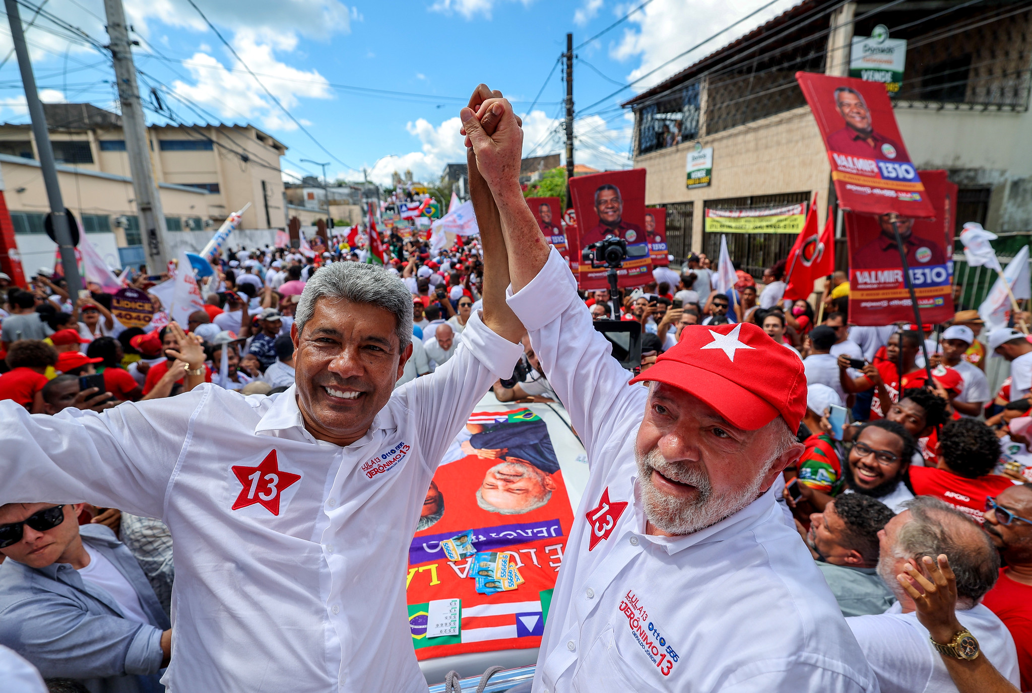 Lula volta a Salvador e participa de caminhada em campanha com base petista nesta sexta