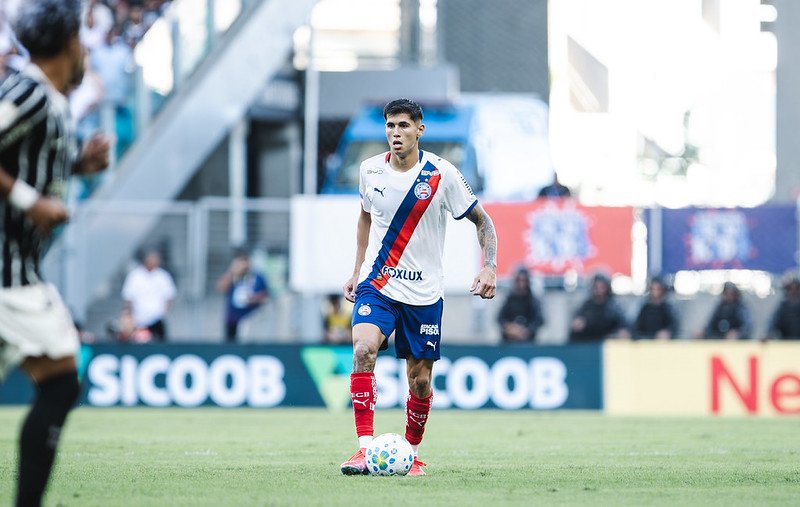 Ramos Mingo com as cores do Esporte Clube Bahia durante partida contra o Remo no Brasileirão - Fotos: Leticia Martins / ECB