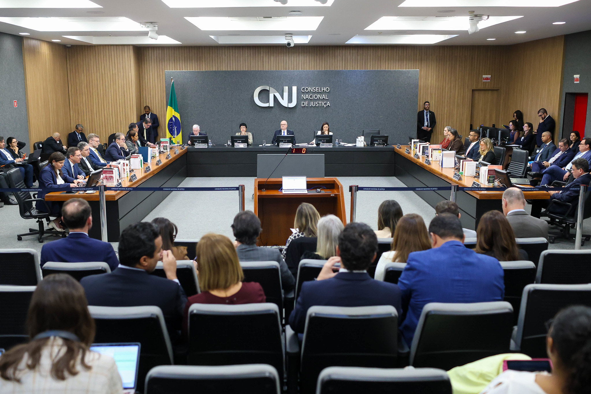 Fim da aposentadoria compulsória: CNJ reformula regras e cria rito para juízes perderem o cargo via STF - QTU Questões do Universo