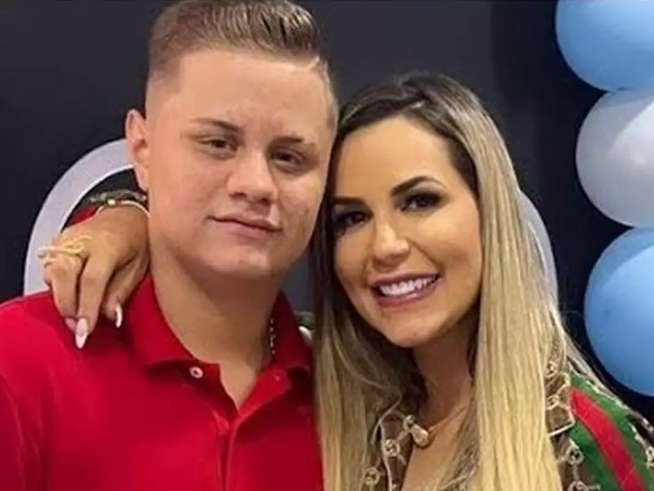 Deolane Bezerra e filho Gilliard Vidal