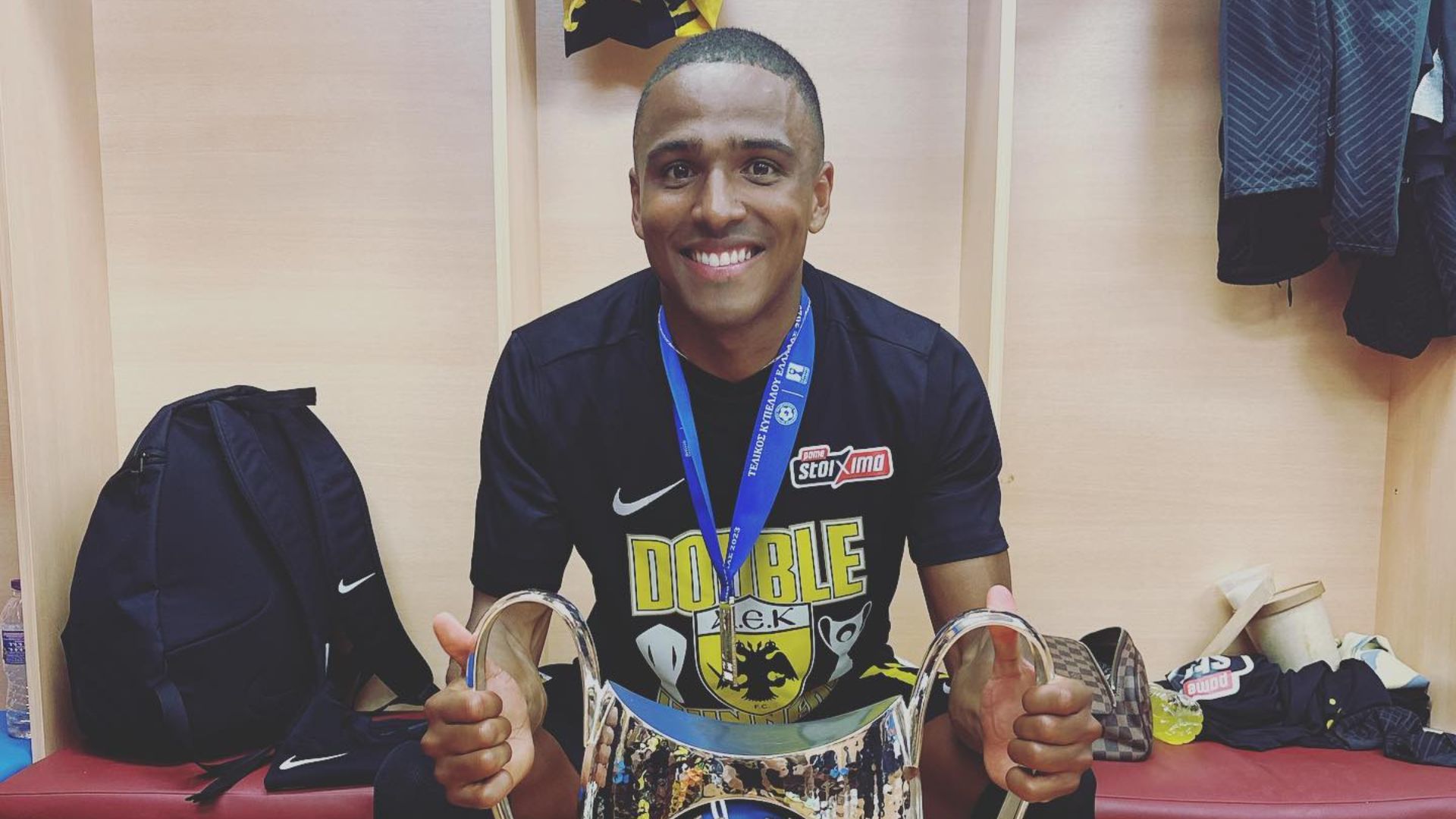 Niclas Eliasson Santana em atuação pelo AEK, da Grécia - Foto: Reprodução / Instagram / @niclaseliasson