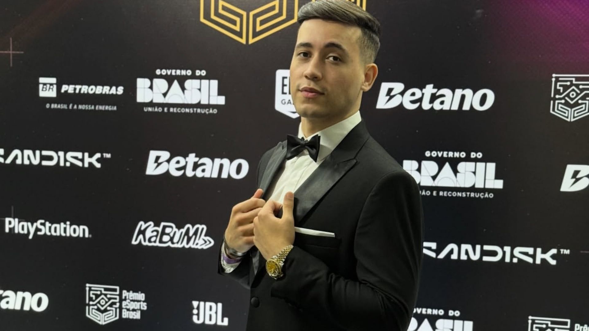 Samuel Lima, conhecido como Level Up, ganhou projeção nos esports e integrou a equipe campeã mundial de Free Fire do Corinthians — Foto: Reprodução/Instagram