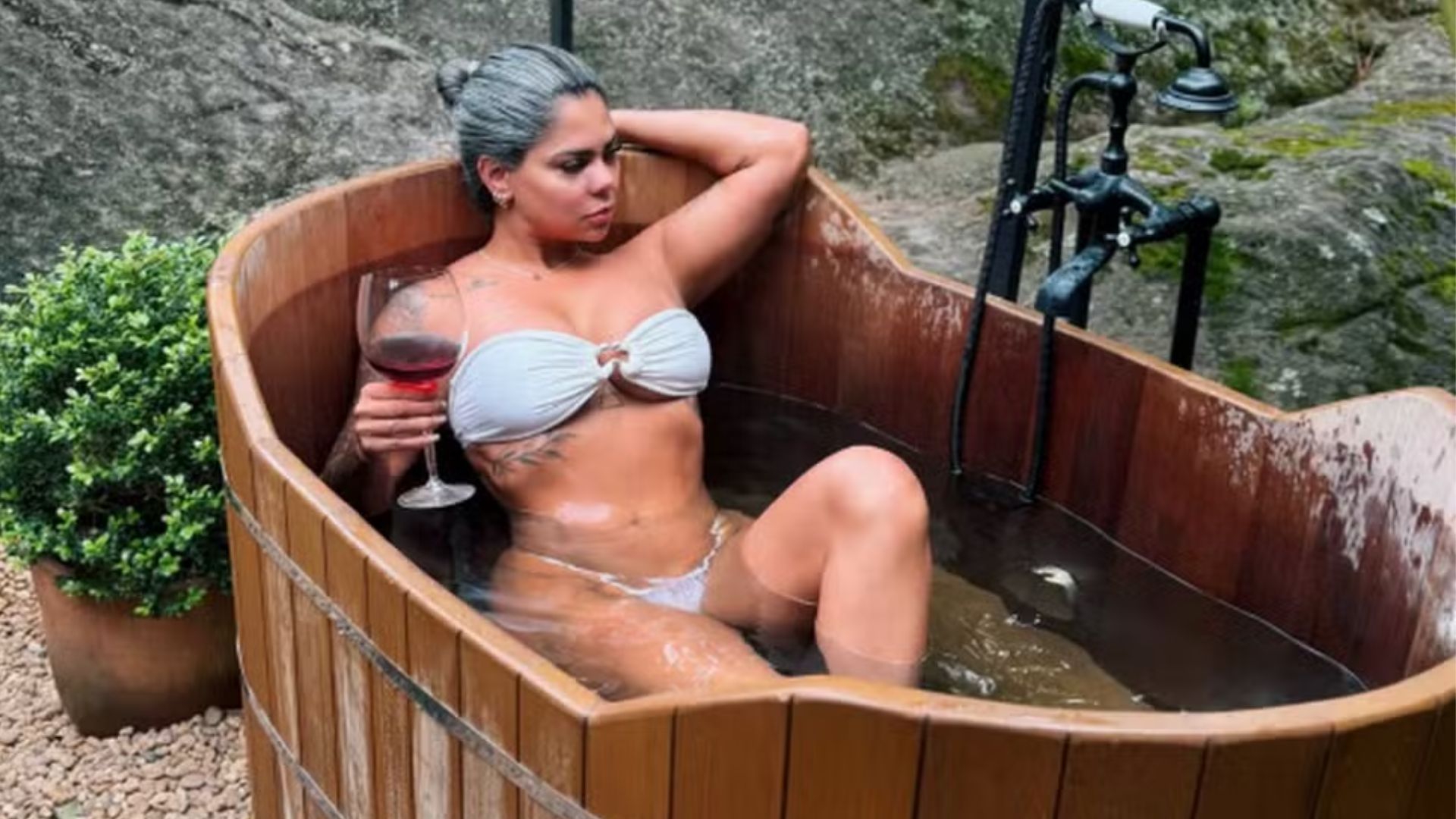 Jéssica Gomes, novo affair de Thiago Gonçalves, também é empresária e possui uma marca de roupas fitness e um espaço de bronzeamento. Foto: Reprodução/Instagram