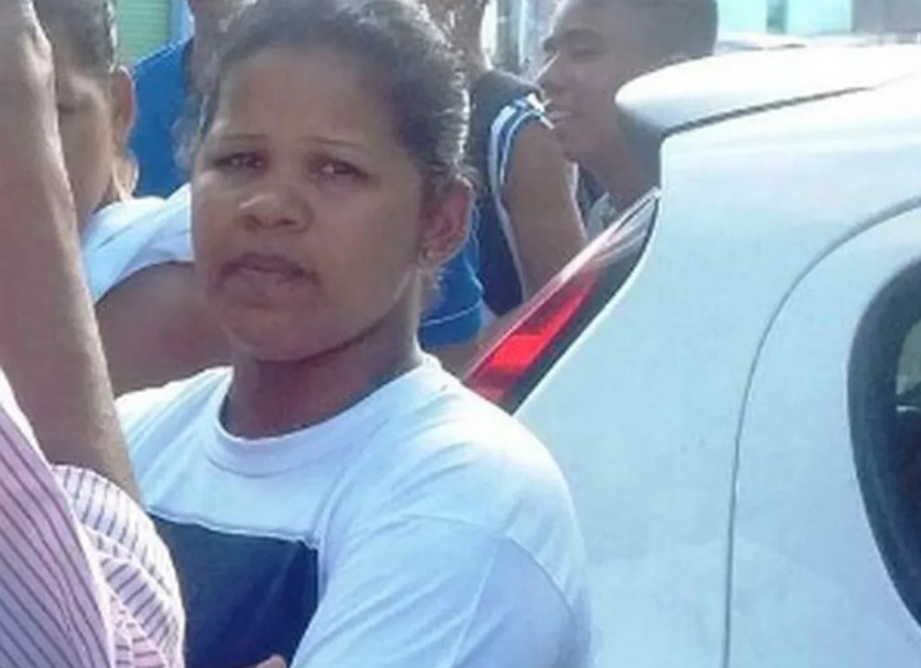 Alexsandra, mãe de carlinhos
