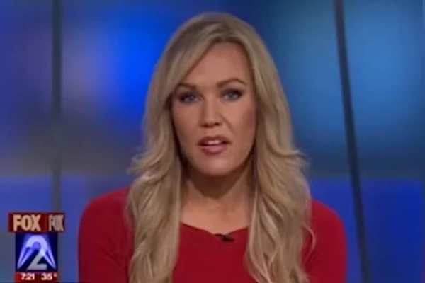 Ex-apresentadora de telejornal Angelynn "Angie" Mock
