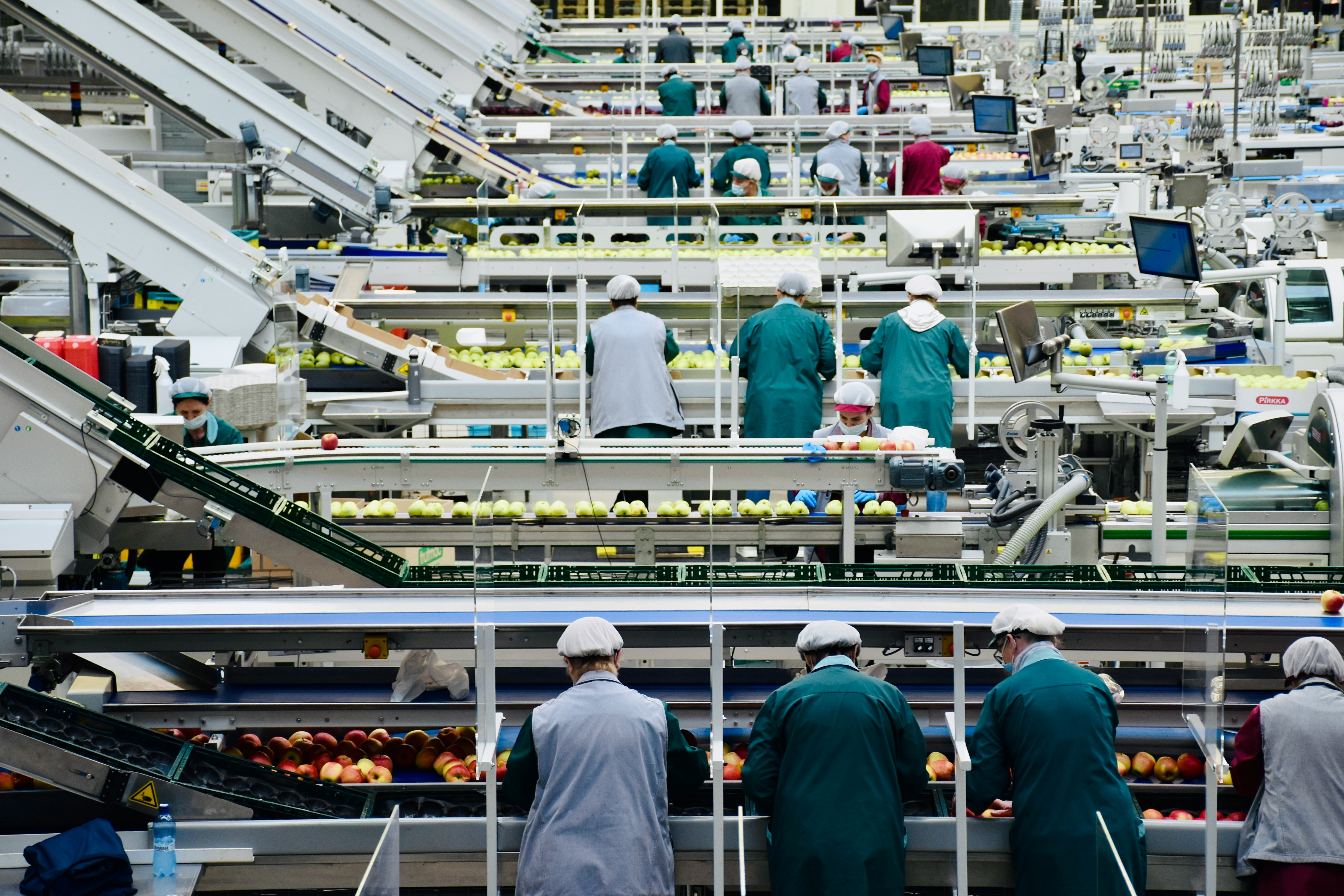 Gigante dos calçados investe R$ 3 milhões em fábrica no Brasil e promete até 2 mil empregos