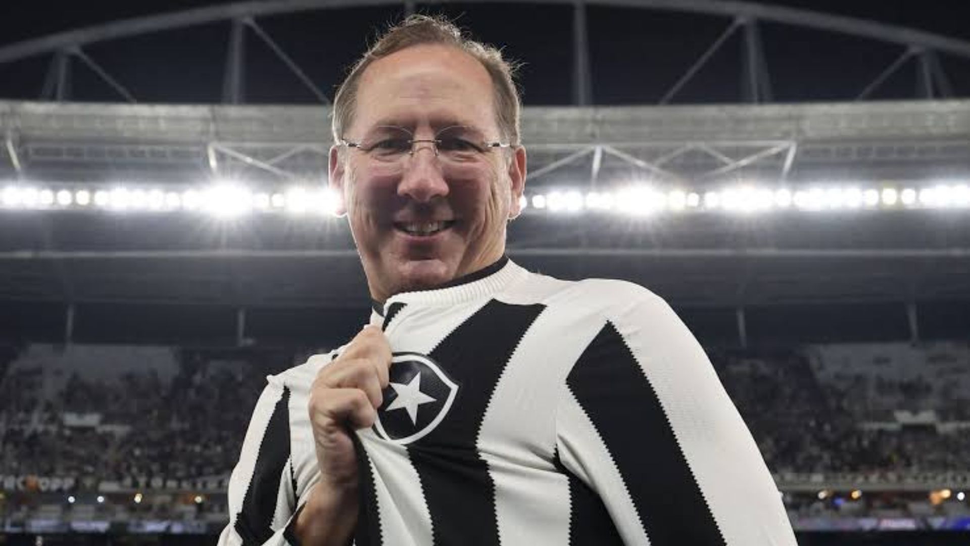 John Charles Textor é um empresário norte-americano, atual proprietário da Eagle Football HoldingsJohn Charles Textor é um empresário norte-americano, atual proprietário da Eagle Football Holdings