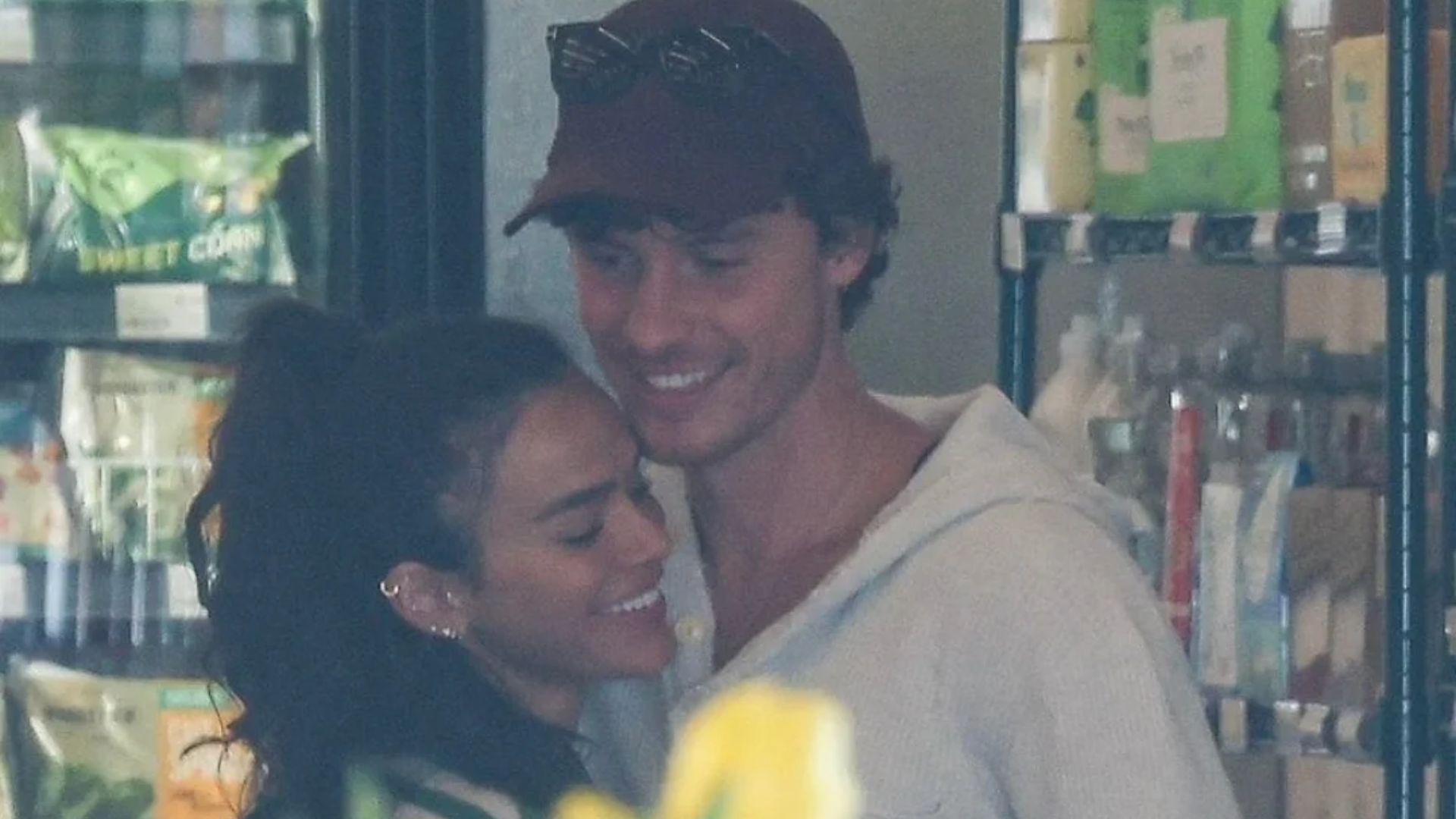 CLIMÃO? Shawn Mendes coloca Bruna Marquezine em saia justa após foto nas redes