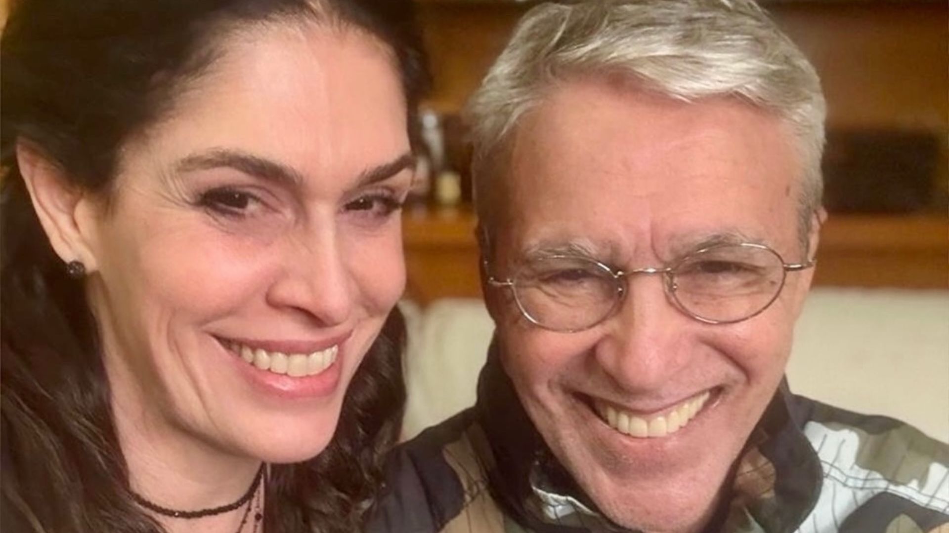 Caetano Veloso completa 84 anos e ganha declaração da esposa com foto inusitada; veja