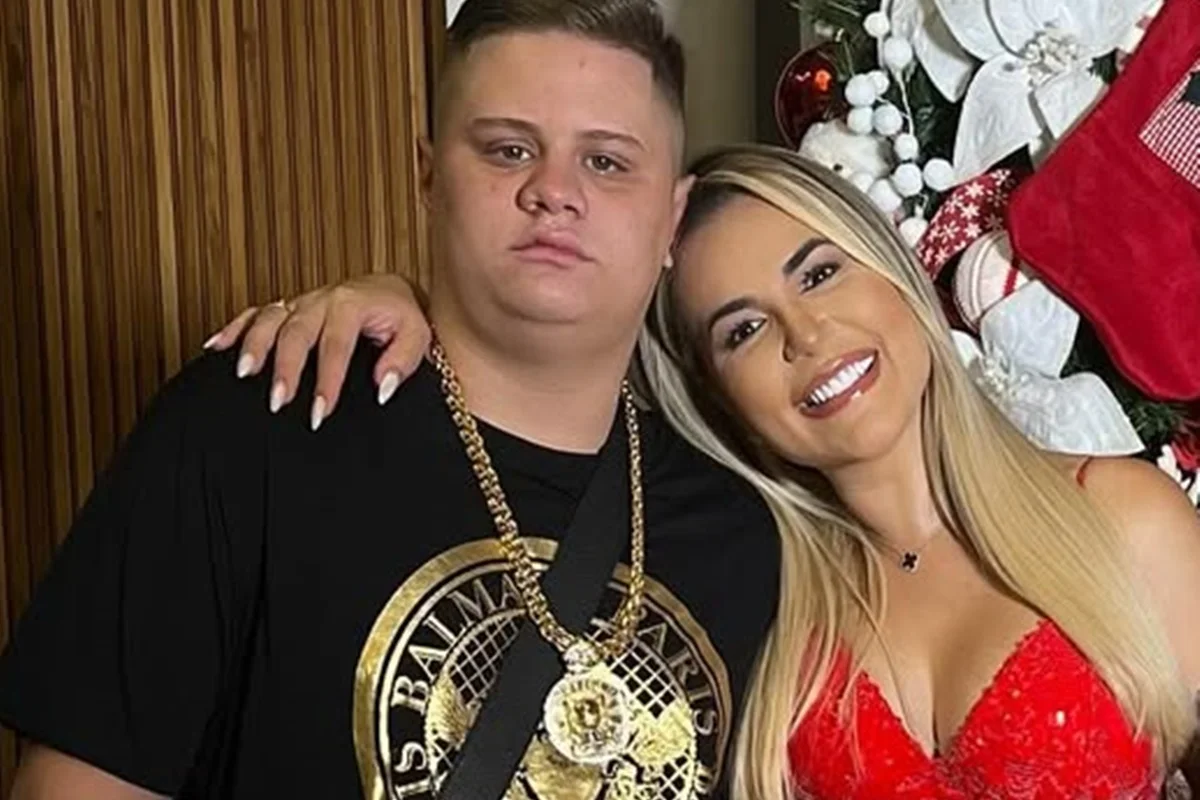 Deolane Bezerra e filho Gilliard Vidal