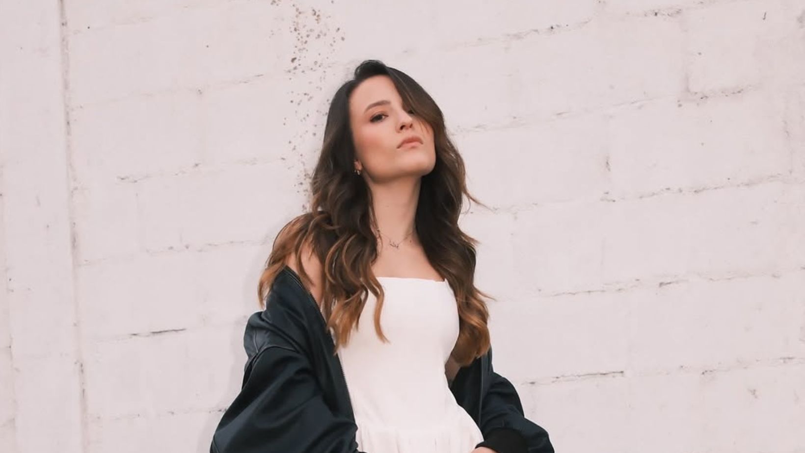 Larissa Manoela surge com novo visual e aparece irreconhecível nas redes; veja